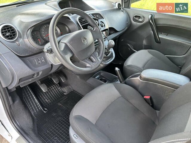Белый Рено Кенгу, объемом двигателя 1.5 л и пробегом 235 тыс. км за 13200 $, фото 10 на Automoto.ua