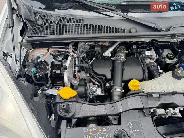 Белый Рено Кенгу, объемом двигателя 1.46 л и пробегом 240 тыс. км за 8999 $, фото 20 на Automoto.ua