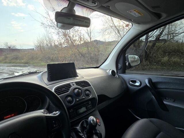 Білий Рено Кєнгу, об'ємом двигуна 1.5 л та пробігом 210 тис. км за 11200 $, фото 8 на Automoto.ua