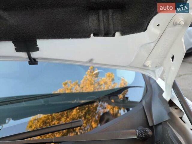 Рено Кенгу 2017 в Одессе на Automoto.ua Белый Рено Кенгу, объемом двигателя 0 л и пробегом 187 тыс. км за 12100 $, фото 22 на Automoto.ua