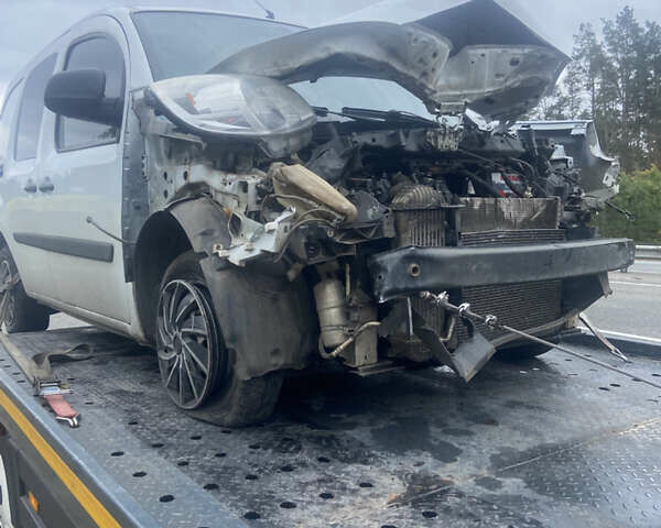 Белый Рено Кенгу, объемом двигателя 1.46 л и пробегом 226 тыс. км за 3000 $, фото 1 на Automoto.ua