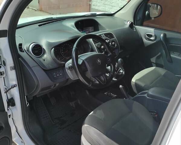 Белый Рено Кенгу, объемом двигателя 1.5 л и пробегом 230 тыс. км за 8200 $, фото 8 на Automoto.ua