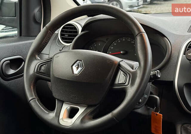 Белый Рено Кенгу, объемом двигателя 1.46 л и пробегом 131 тыс. км за 11900 $, фото 20 на Automoto.ua