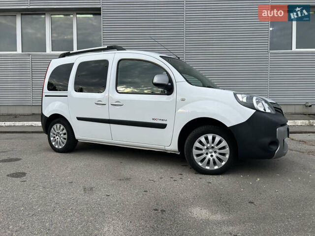 Рено Кенгу 2017 в Киеве на Automoto.ua Белый Рено Кенгу, объемом двигателя 1.5 л и пробегом 228 тыс. км за 12500 $, фото 6 на Automoto.ua