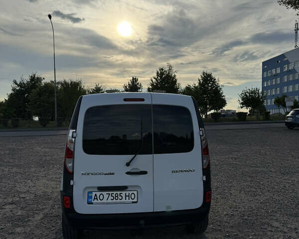 Белый Рено Кенгу, объемом двигателя 1.5 л и пробегом 157 тыс. км за 9000 $, фото 2 на Automoto.ua