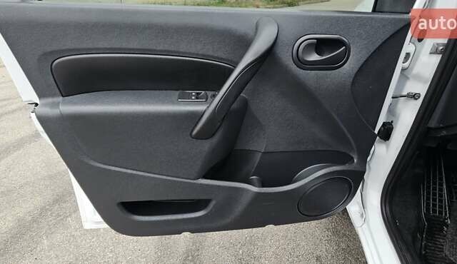 Білий Рено Кєнгу, об'ємом двигуна 1.46 л та пробігом 131 тис. км за 13300 $, фото 7 на Automoto.ua