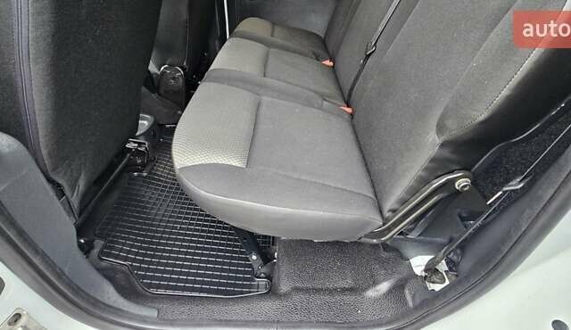 Білий Рено Кєнгу, об'ємом двигуна 1.46 л та пробігом 131 тис. км за 13300 $, фото 22 на Automoto.ua