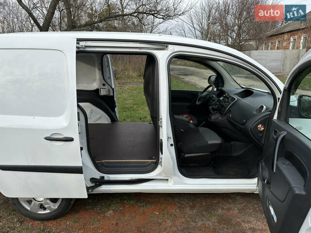 Белый Рено Кенгу, объемом двигателя 1.46 л и пробегом 177 тыс. км за 9200 $, фото 12 на Automoto.ua