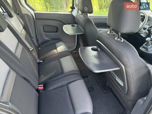 Белый Рено Кенгу, объемом двигателя 1.5 л и пробегом 235 тыс. км за 13200 $, фото 20 на Automoto.ua