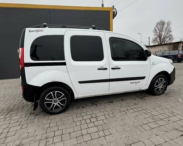 Белый Рено Кенгу, объемом двигателя 1.5 л и пробегом 199 тыс. км за 9999 $, фото 6 на Automoto.ua