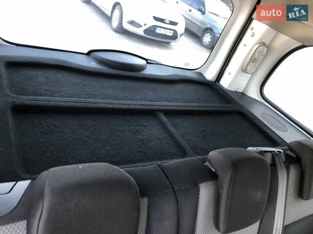 Белый Рено Кенгу, объемом двигателя 1.56 л и пробегом 167 тыс. км за 9999 $, фото 21 на Automoto.ua
