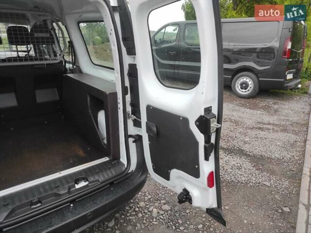 Белый Рено Кенгу, объемом двигателя 1.5 л и пробегом 197 тыс. км за 13300 $, фото 28 на Automoto.ua