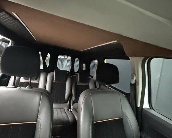 Белый Рено Кенгу, объемом двигателя 1.5 л и пробегом 199 тыс. км за 9999 $, фото 17 на Automoto.ua