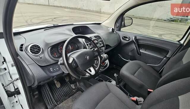 Білий Рено Кєнгу, об'ємом двигуна 1.46 л та пробігом 131 тис. км за 13300 $, фото 11 на Automoto.ua