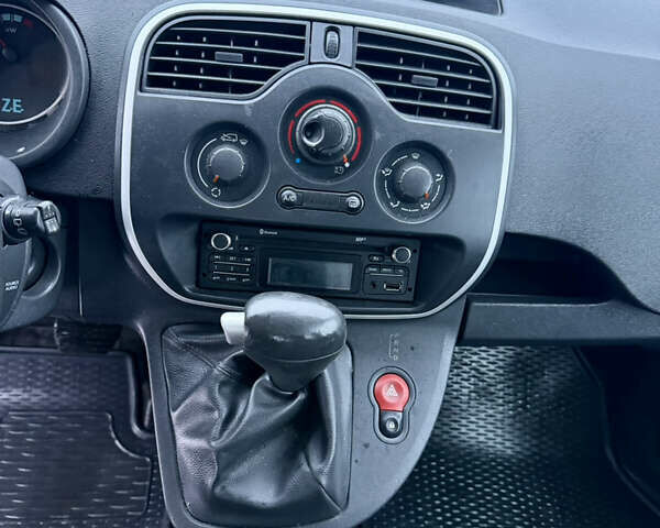 Білий Рено Кєнгу, об'ємом двигуна 0 л та пробігом 57 тис. км за 8300 $, фото 18 на Automoto.ua