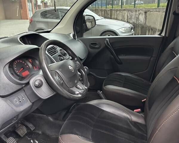 Белый Рено Кенгу, объемом двигателя 1.5 л и пробегом 199 тыс. км за 9999 $, фото 7 на Automoto.ua