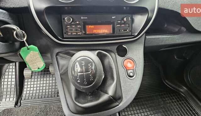 Білий Рено Кєнгу, об'ємом двигуна 1.46 л та пробігом 131 тис. км за 13300 $, фото 17 на Automoto.ua