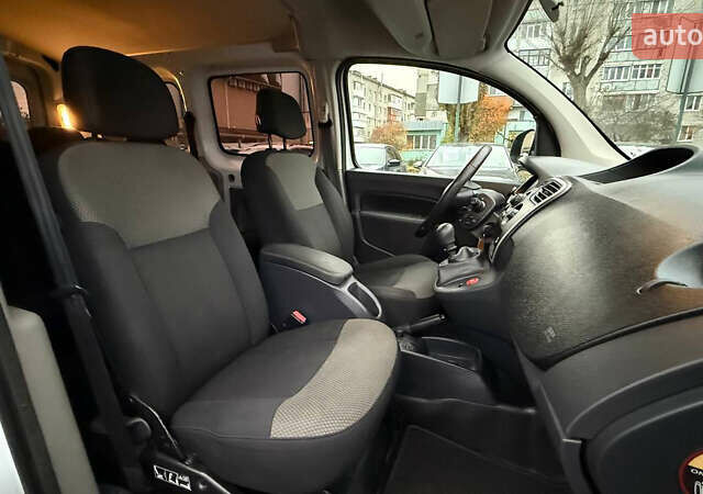 Белый Рено Кенгу, объемом двигателя 1.46 л и пробегом 131 тыс. км за 11900 $, фото 22 на Automoto.ua