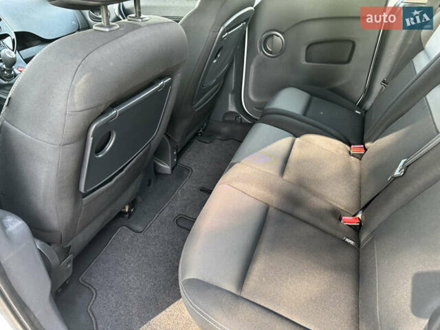 Белый Рено Кенгу, объемом двигателя 1.5 л и пробегом 235 тыс. км за 13200 $, фото 12 на Automoto.ua