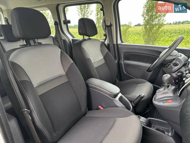 Білий Рено Кєнгу, об'ємом двигуна 1.5 л та пробігом 178 тис. км за 13250 $, фото 31 на Automoto.ua