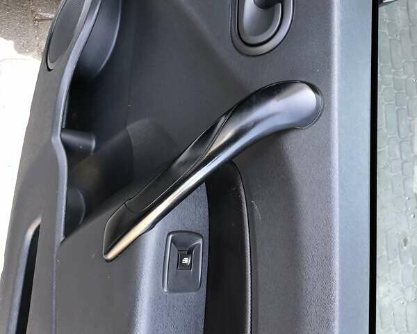 Белый Рено Кенгу, объемом двигателя 1.56 л и пробегом 167 тыс. км за 9999 $, фото 19 на Automoto.ua