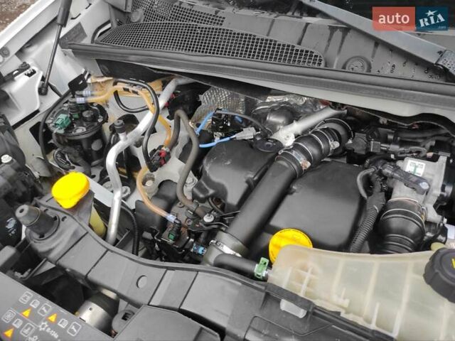 Белый Рено Кенгу, объемом двигателя 1.5 л и пробегом 197 тыс. км за 13300 $, фото 22 на Automoto.ua