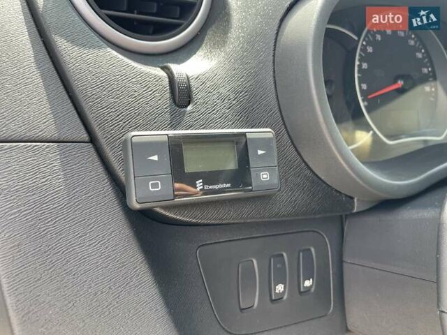 Белый Рено Кенгу, объемом двигателя 1.5 л и пробегом 220 тыс. км за 12200 $, фото 8 на Automoto.ua