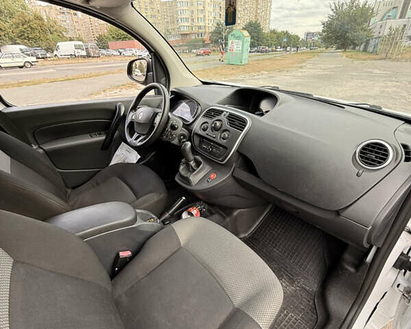 Белый Рено Кенгу, объемом двигателя 1.46 л и пробегом 245 тыс. км за 7700 $, фото 5 на Automoto.ua