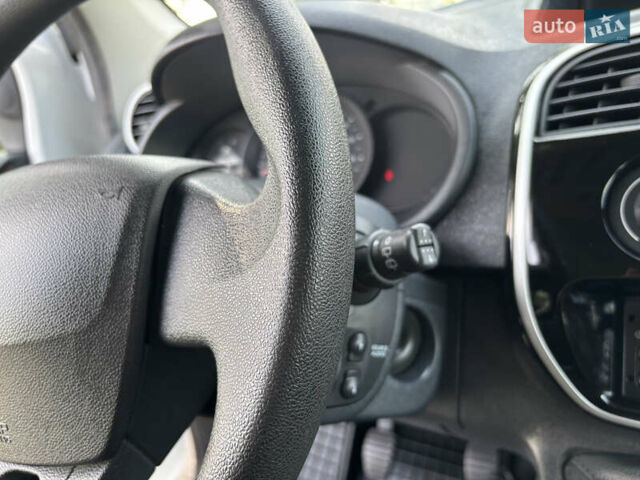 Белый Рено Кенгу, объемом двигателя 1.5 л и пробегом 235 тыс. км за 13200 $, фото 32 на Automoto.ua