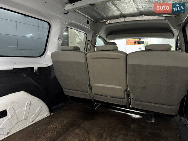 Білий Рено Кєнгу, об'ємом двигуна 1.46 л та пробігом 185 тис. км за 9100 $, фото 18 на Automoto.ua