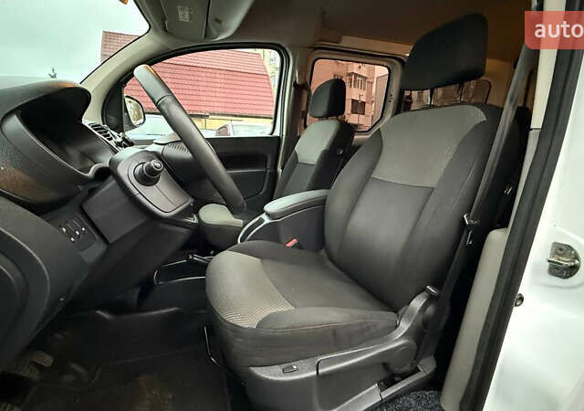 Белый Рено Кенгу, объемом двигателя 1.46 л и пробегом 131 тыс. км за 11900 $, фото 14 на Automoto.ua