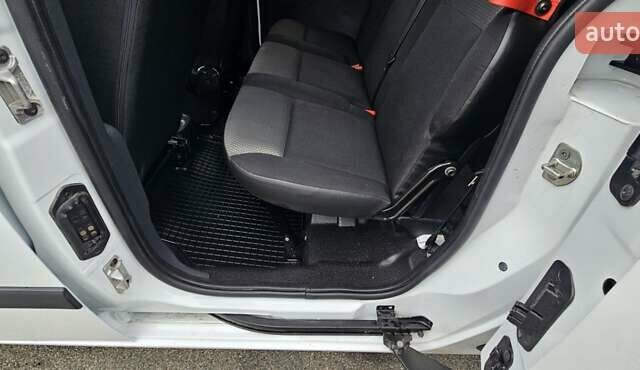 Білий Рено Кєнгу, об'ємом двигуна 1.46 л та пробігом 131 тис. км за 13300 $, фото 21 на Automoto.ua