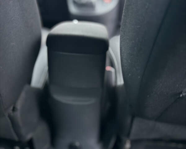 Белый Рено Кенгу, объемом двигателя 1.46 л и пробегом 201 тыс. км за 12700 $, фото 31 на Automoto.ua