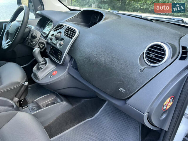 Белый Рено Кенгу, объемом двигателя 1.5 л и пробегом 189 тыс. км за 12350 $, фото 40 на Automoto.ua