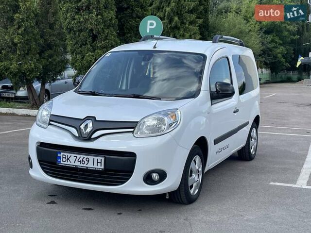 Белый Рено Кенгу, объемом двигателя 1.5 л и пробегом 220 тыс. км за 12200 $, фото 1 на Automoto.ua