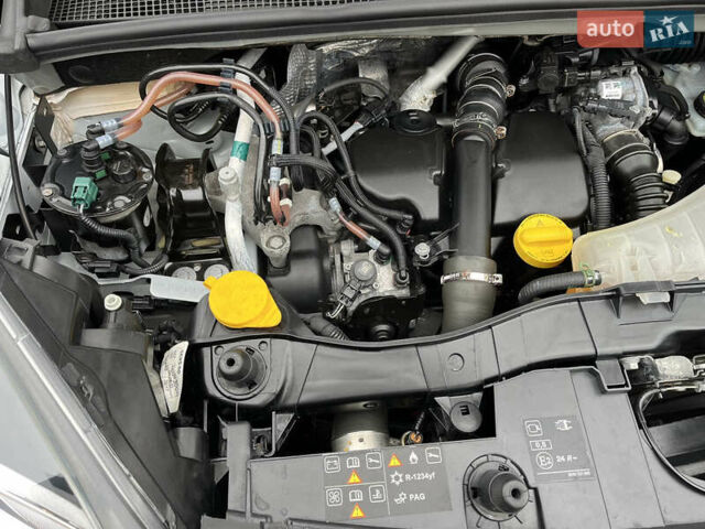 Білий Рено Кєнгу, об'ємом двигуна 1.5 л та пробігом 180 тис. км за 13700 $, фото 29 на Automoto.ua