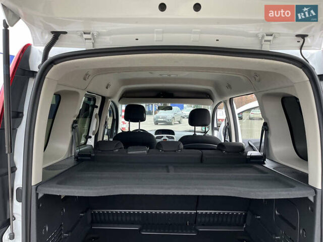 Білий Рено Кєнгу, об'ємом двигуна 1.5 л та пробігом 180 тис. км за 13700 $, фото 22 на Automoto.ua