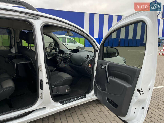 Білий Рено Кєнгу, об'ємом двигуна 1.5 л та пробігом 180 тис. км за 13700 $, фото 24 на Automoto.ua