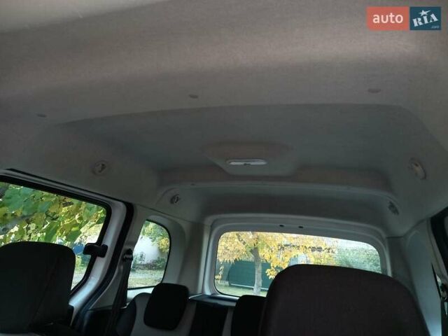 Рено Кенгу 2017 в Киеве на Automoto.ua Белый Рено Кенгу, объемом двигателя 1.5 л и пробегом 260 тыс. км за 11400 $, фото 15 на Automoto.ua