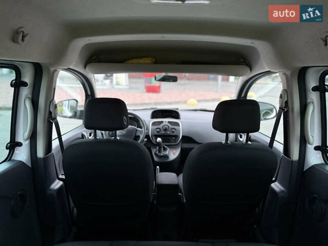 Белый Рено Кенгу, объемом двигателя 1.46 л и пробегом 201 тыс. км за 12700 $, фото 32 на Automoto.ua