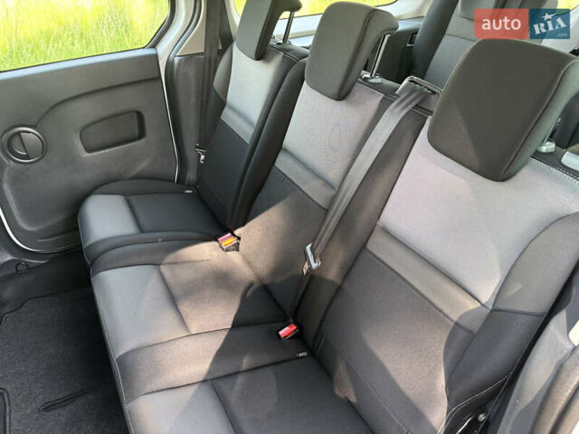 Белый Рено Кенгу, объемом двигателя 1.5 л и пробегом 235 тыс. км за 13200 $, фото 14 на Automoto.ua