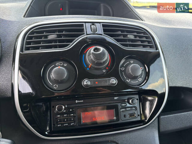 Белый Рено Кенгу, объемом двигателя 1.5 л и пробегом 235 тыс. км за 13200 $, фото 35 на Automoto.ua