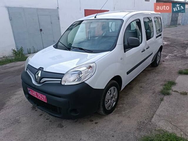 Белый Рено Кенгу, объемом двигателя 1.5 л и пробегом 118 тыс. км за 11200 $, фото 6 на Automoto.ua