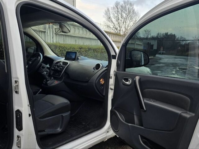 Білий Рено Кєнгу, об'ємом двигуна 1.5 л та пробігом 210 тис. км за 11200 $, фото 3 на Automoto.ua