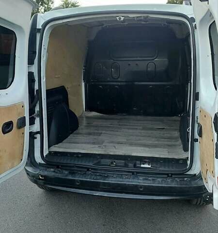Белый Рено Кенгу, объемом двигателя 1.5 л и пробегом 160 тыс. км за 9200 $, фото 4 на Automoto.ua