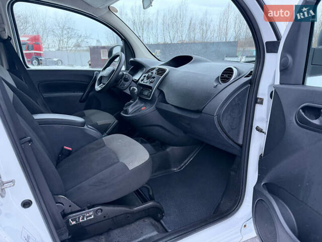 Белый Рено Кенгу, объемом двигателя 0 л и пробегом 57 тыс. км за 8800 $, фото 16 на Automoto.ua