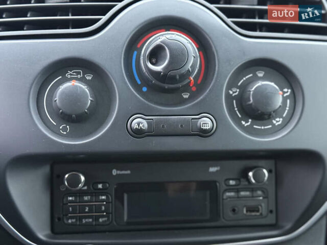 Белый Рено Кенгу, объемом двигателя 1.46 л и пробегом 201 тыс. км за 12700 $, фото 39 на Automoto.ua