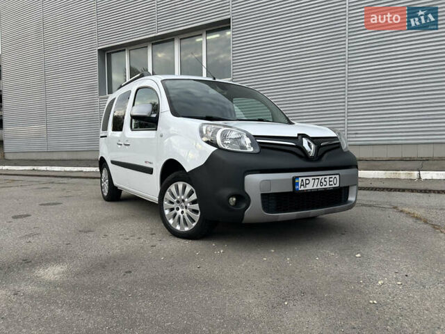 Рено Кенгу 2017 в Киеве на Automoto.ua Белый Рено Кенгу, объемом двигателя 1.5 л и пробегом 228 тыс. км за 12500 $, фото 5 на Automoto.ua