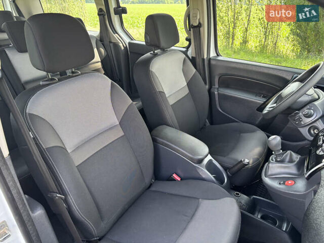 Белый Рено Кенгу, объемом двигателя 1.5 л и пробегом 235 тыс. км за 13200 $, фото 24 на Automoto.ua