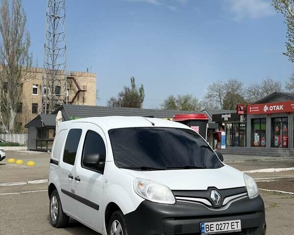 Белый Рено Кенгу, объемом двигателя 1.5 л и пробегом 218 тыс. км за 7000 $, фото 3 на Automoto.ua